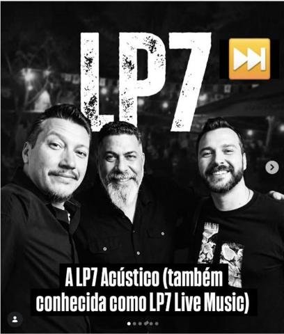 Guitarra acústica em palco — Tributo Legião Urbana